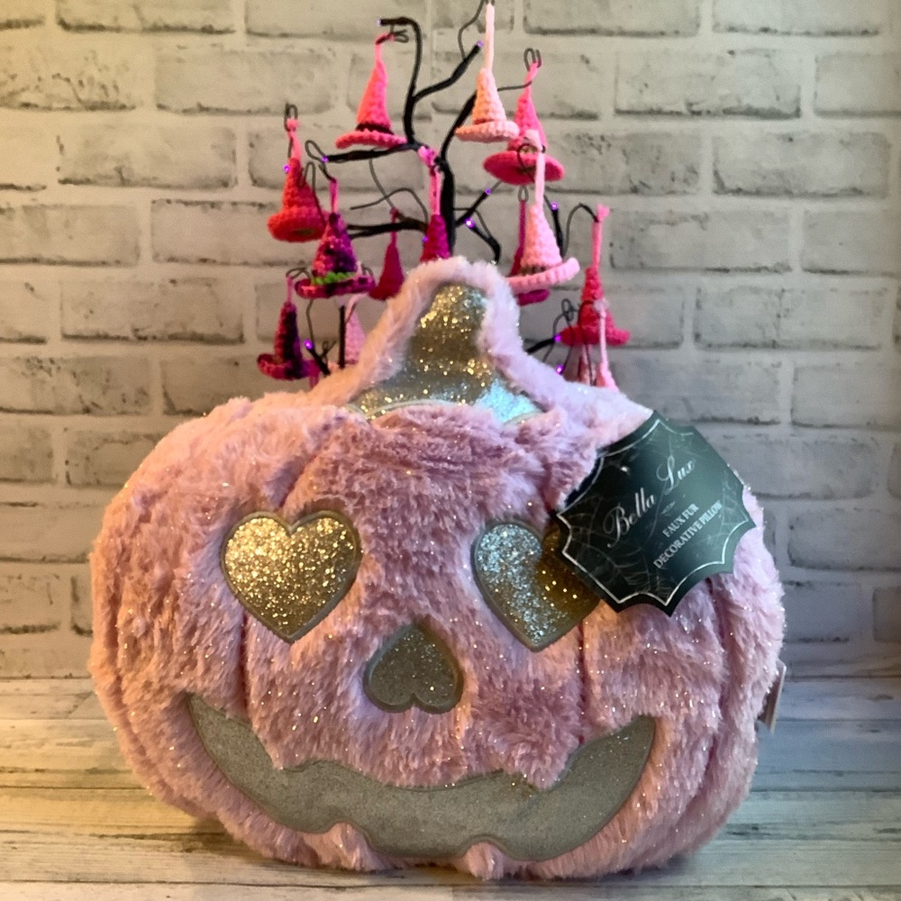 BELLA LUX 15in Heart Eye Pumpkin Pillow